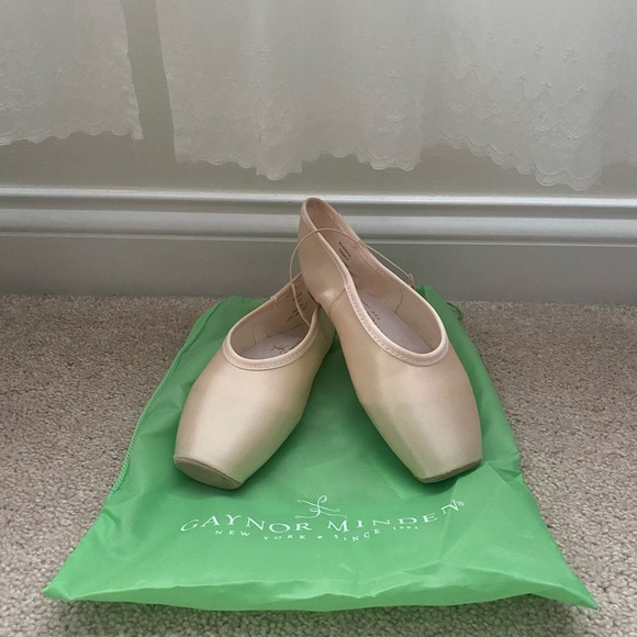 NEW WITH TAGS - GAYNOR MINDEN Pointe Shoes - Picture 1 of 5
